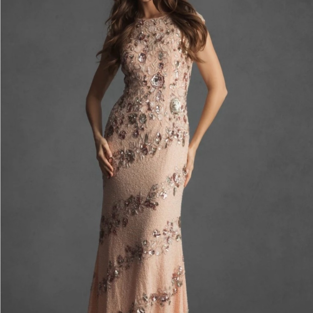 Mac Duggal Nude Silver Bateau Neck Cap Sleeve Floral Beaded Trumpet Gown Size 8